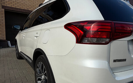 Mitsubishi Outlander III рестайлинг 3, 2015 год, 1 695 000 рублей, 8 фотография