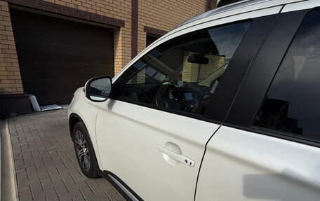 Mitsubishi Outlander III рестайлинг 3, 2015 год, 1 695 000 рублей, 4 фотография