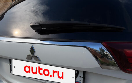 Mitsubishi Outlander III рестайлинг 3, 2015 год, 1 695 000 рублей, 11 фотография
