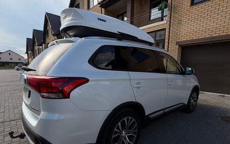 Mitsubishi Outlander III рестайлинг 3, 2015 год, 1 695 000 рублей, 13 фотография