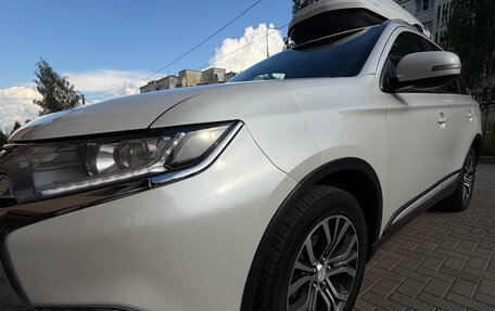 Mitsubishi Outlander III рестайлинг 3, 2015 год, 1 695 000 рублей, 22 фотография