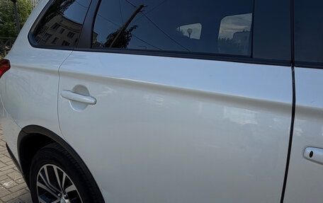 Mitsubishi Outlander III рестайлинг 3, 2015 год, 1 695 000 рублей, 15 фотография