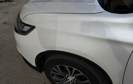 Mitsubishi Outlander III рестайлинг 3, 2015 год, 1 695 000 рублей, 24 фотография