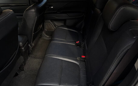 Mitsubishi Outlander III рестайлинг 3, 2015 год, 1 695 000 рублей, 34 фотография