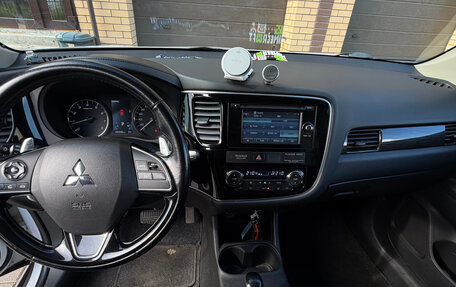Mitsubishi Outlander III рестайлинг 3, 2015 год, 1 695 000 рублей, 29 фотография