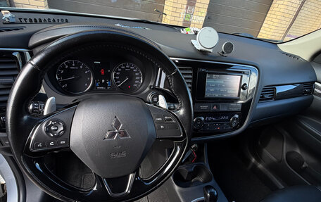 Mitsubishi Outlander III рестайлинг 3, 2015 год, 1 695 000 рублей, 27 фотография