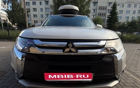 Mitsubishi Outlander III рестайлинг 3, 2015 год, 1 695 000 рублей, 18 фотография
