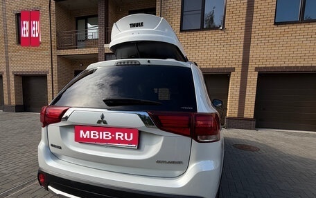 Mitsubishi Outlander III рестайлинг 3, 2015 год, 1 695 000 рублей, 10 фотография