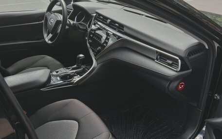 Toyota Camry, 2018 год, 2 650 000 рублей, 12 фотография