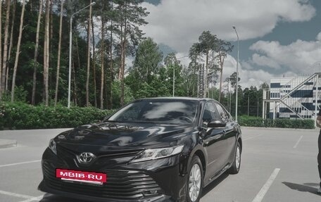 Toyota Camry, 2018 год, 2 650 000 рублей, 9 фотография