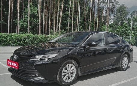Toyota Camry, 2018 год, 2 650 000 рублей, 10 фотография
