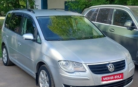 Volkswagen Touran III, 2008 год, 550 000 рублей, 2 фотография