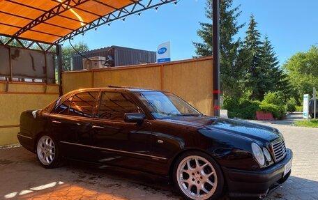 Mercedes-Benz E-Класс, 1996 год, 400 000 рублей, 1 фотография