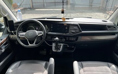Volkswagen Multivan T6 рестайлинг, 2020 год, 6 050 000 рублей, 3 фотография