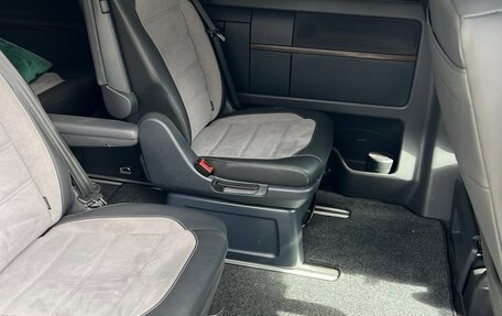 Volkswagen Multivan T6 рестайлинг, 2020 год, 6 050 000 рублей, 4 фотография