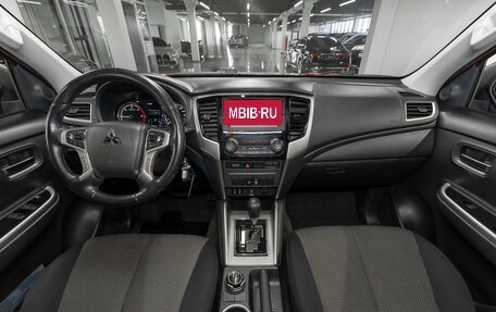 Mitsubishi L200 IV рестайлинг, 2020 год, 3 650 000 рублей, 8 фотография