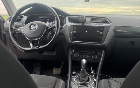 Volkswagen Tiguan II, 2017 год, 2 035 000 рублей, 2 фотография
