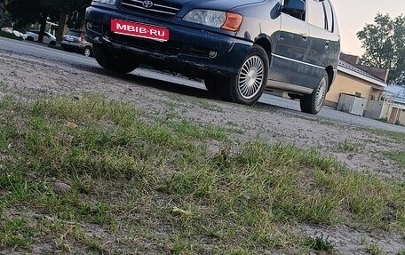 Toyota Ipsum II, 1999 год, 650 000 рублей, 1 фотография