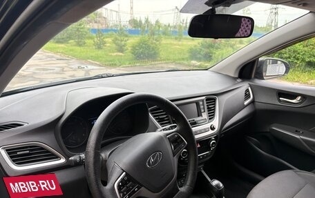 Hyundai Solaris II рестайлинг, 2017 год, 1 050 000 рублей, 10 фотография