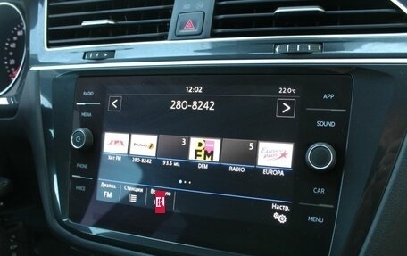 Volkswagen Tiguan II, 2020 год, 2 415 000 рублей, 20 фотография