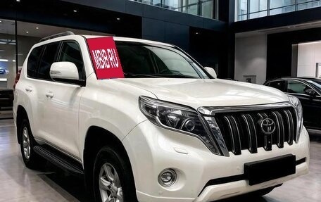 Toyota Land Cruiser Prado 150 рестайлинг 2, 2013 год, 2 990 000 рублей, 3 фотография