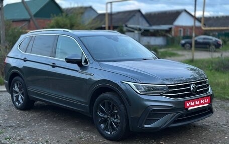 Volkswagen Tiguan II, 2021 год, 2 900 000 рублей, 3 фотография