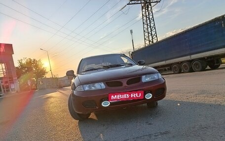 Mitsubishi Carisma I, 1998 год, 250 000 рублей, 1 фотография
