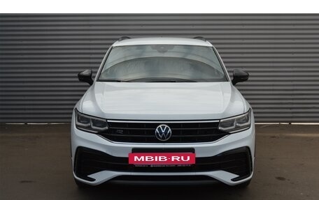 Volkswagen Tiguan II, 2021 год, 3 700 000 рублей, 2 фотография