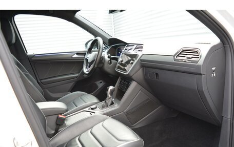 Volkswagen Tiguan II, 2021 год, 3 700 000 рублей, 19 фотография