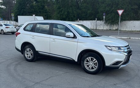Mitsubishi Outlander III рестайлинг 3, 2015 год, 1 795 000 рублей, 8 фотография