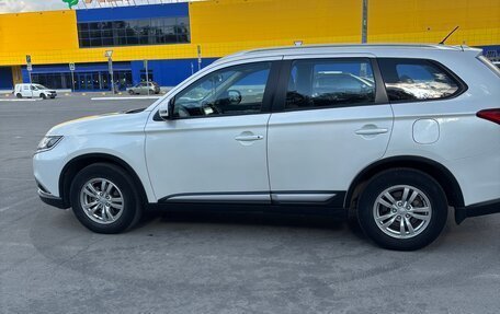 Mitsubishi Outlander III рестайлинг 3, 2015 год, 1 795 000 рублей, 11 фотография