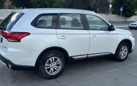 Mitsubishi Outlander III рестайлинг 3, 2015 год, 1 795 000 рублей, 9 фотография