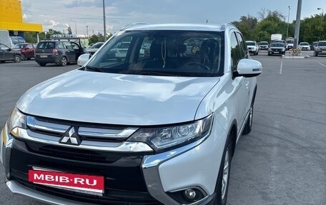 Mitsubishi Outlander III рестайлинг 3, 2015 год, 1 795 000 рублей, 2 фотография