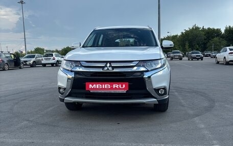 Mitsubishi Outlander III рестайлинг 3, 2015 год, 1 795 000 рублей, 3 фотография
