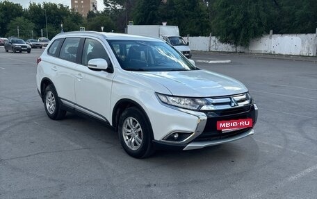 Mitsubishi Outlander III рестайлинг 3, 2015 год, 1 795 000 рублей, 7 фотография