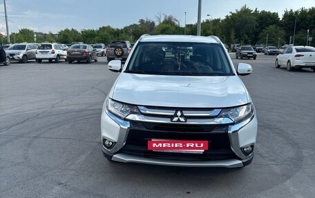 Mitsubishi Outlander III рестайлинг 3, 2015 год, 1 795 000 рублей, 4 фотография