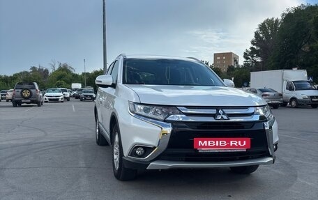 Mitsubishi Outlander III рестайлинг 3, 2015 год, 1 795 000 рублей, 5 фотография