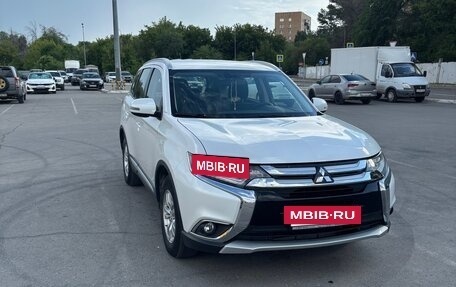 Mitsubishi Outlander III рестайлинг 3, 2015 год, 1 795 000 рублей, 6 фотография