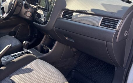 Mitsubishi Outlander III рестайлинг 3, 2015 год, 1 795 000 рублей, 21 фотография