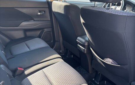 Mitsubishi Outlander III рестайлинг 3, 2015 год, 1 795 000 рублей, 19 фотография