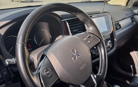 Mitsubishi Outlander III рестайлинг 3, 2015 год, 1 795 000 рублей, 26 фотография