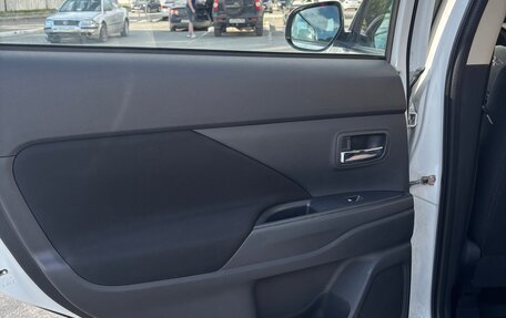 Mitsubishi Outlander III рестайлинг 3, 2015 год, 1 795 000 рублей, 27 фотография