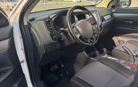 Mitsubishi Outlander III рестайлинг 3, 2015 год, 1 795 000 рублей, 24 фотография