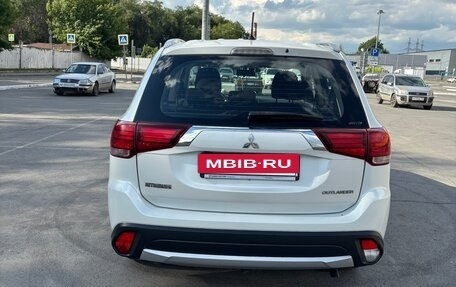 Mitsubishi Outlander III рестайлинг 3, 2015 год, 1 795 000 рублей, 16 фотография