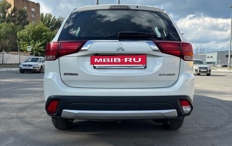 Mitsubishi Outlander III рестайлинг 3, 2015 год, 1 795 000 рублей, 17 фотография