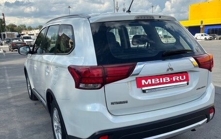 Mitsubishi Outlander III рестайлинг 3, 2015 год, 1 795 000 рублей, 14 фотография