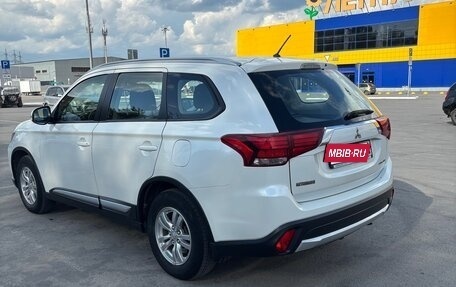 Mitsubishi Outlander III рестайлинг 3, 2015 год, 1 795 000 рублей, 13 фотография