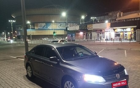 Volkswagen Jetta VI, 2013 год, 1 020 000 рублей, 1 фотография