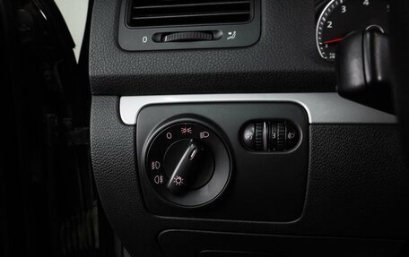 Volkswagen Jetta VI, 2010 год, 777 000 рублей, 12 фотография