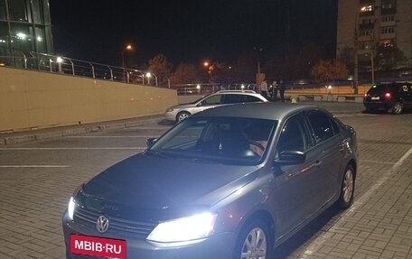 Volkswagen Jetta VI, 2013 год, 1 020 000 рублей, 2 фотография